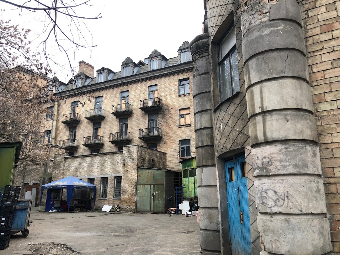 Продажа здания м.Кловская ул.Первомайского 2 (4580 кв.м.)